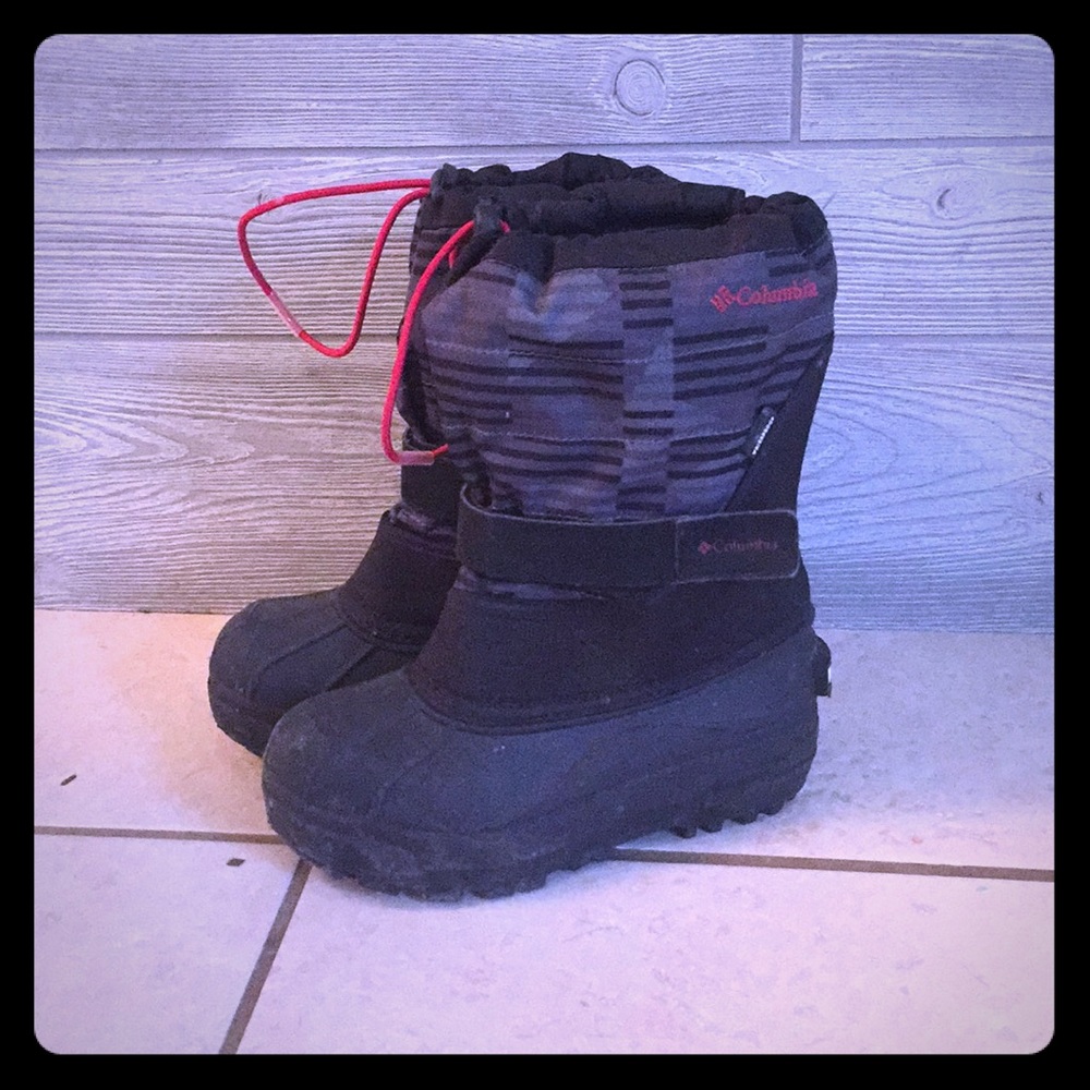 Boys size 2 Columbia snow boots